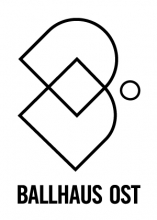 Logo des Ballhaus Ost, sowie der Schriftzug Ballhaus Ost